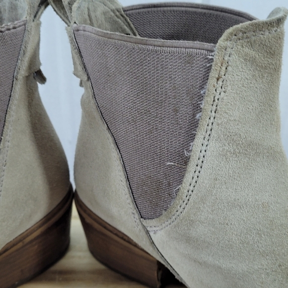 Timberland Sutherlin Bay Slouch Chelsea Boots  Light Taupe Beige Suede Size 7.5 - Picture 6 of 16